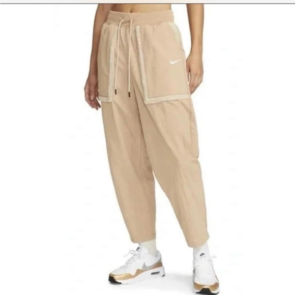 Nike Essentials Women’s Woven Sweatpants - Picture 1 of 11